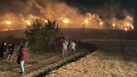 Un aspecto de la Queima das Fachas de la parroquia de Castelo, en la que esta vez ardieron 31 antorchas de gran tamao