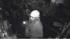 Un ladrn desvalija de madrugada el conocido restaurante La Viuda