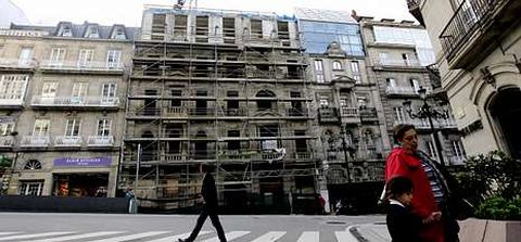 <span lang= es-es >Jacinto Benavente, 21</span>. La nave industrial sin actividad, de 3.360 metros cuadrados, se vende por 6,35 millones. Adem�s, un solar en el mismo sitio se vende por 3,66 millones. Terrenos pr�ximos en Juan Ram�n Jim�nez salen a la venta por 3,2 millones.