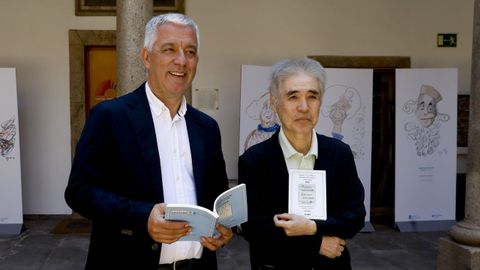 Valent&iacute;n Garc&iacute;a e Takekazu Asaka, antes da presentaci&oacute;n en Santiago