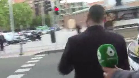 La pareja de Ayuso sale corriendo de los juzgados tras aplazarse su declaraci�n