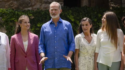 Los reyes y sus hijas, en el yacimiento arqueol�gico de Empuries