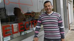 Juan Mart�nez, de Electromari�a 2007, empresa de Xove que emplea a cuatro personas