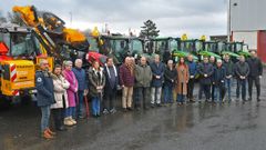 La conselleira de Medio Rural y el presidente de la Diputaci�n de Ourense entregaron tractores para desbrozar a doce Concellos de la provincia de Ourense.