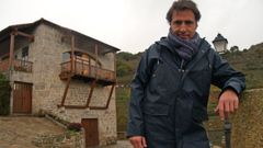 Juan Luis M�ndez, director de Vinigalicia, delante de la bodega V�a Romana