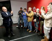 Reyes compareci� con trece miembros de su candidatura. 