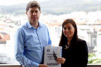 El alcalde de Arteixo, junto a la concejala de Asuntos Econ�micos.