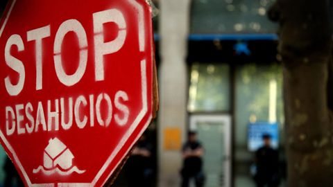 Pancarta contra los desahucios