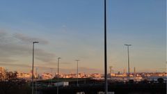 Cielos despejados durante el amanecer de este viernes en A Corua.