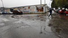 Imagen que presenta actualmente la Avenida de Vilalba entre el campo de f�tbol y el parque Pernas Pe�n