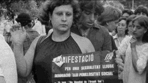 Participacin de Trinidad Falcs en la manifestacin por los derechos LGTBI en Barcelona en 1977.