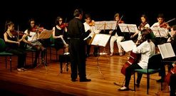 Actuaci�n de la orquesta de cuerda del Conservatorio, la semana pasada en el Pazo da Cultura.