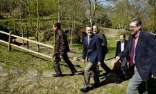 Hern�ndez visit� ayer el espacio natural de Pena Corneira donde se hacen obras de mejora.