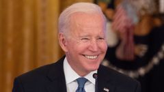 Biden llama �est�pido de hijo de puta� a un periodista