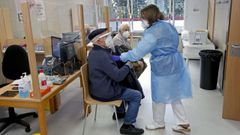 La vacunaci�n de mayores de 80 a�os comenz� en Pontevedra el 22 de febrero. En la imagen, el centro de salud Virxe Peregrina de la ciudad