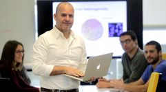 El catedr�tico de Gen�tica David Posada dirige en la Universidade de Vigo el Laboratorio de Filogen�mica.