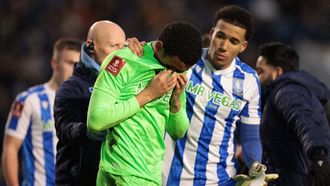 Los jugadores del Sheffield Wednesday desolados tras la derrota en la FA Cup ante el Brentford