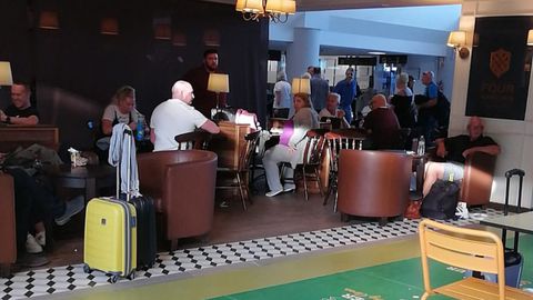 Pasajeros en Tenerife, esperando por una soluci�n para sus vuelos cancelados