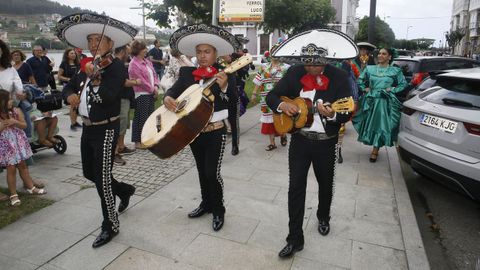 El grupo mexicano, por las calles de Viveiro