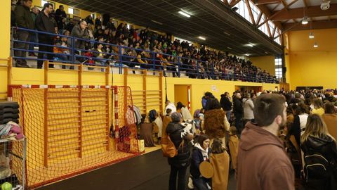 Guitiriz celebr� su fiesta y concurso de disfraces con premios para las categor�as de indivudal, grupos y comparsas en el pabell�n municipal.