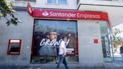 Fachada de una sucursal del Banco Santander