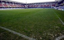 El c�sped de Pasar�n no resistir�a un entrenamiento y dos partidos en apenas cinco d�as. 
