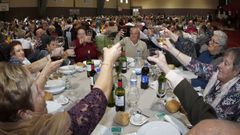 �As� vivieron los mayores de Ribeira su gran comida!