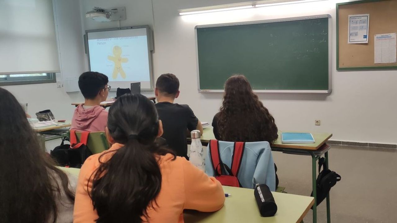 Camariñas inició con escolares sus actividades en torno al 25N