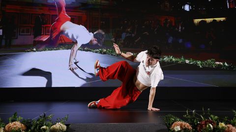 El campe�n de Espa�a de breaking sub-21, David Amor, hizo una exhibici�n al inicio de la gala del deporte