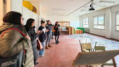 Visita de representantes del PSOE al colegio Manuel Luis Acu�a.