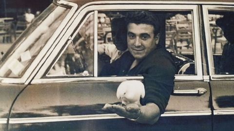 Paco do Trece, en su taxi.