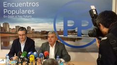 Mariano Marn (derecha) y Pablo Gonzlez, en la sede del PP gijons