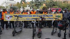CONTRA LAS RESTRICCIONES. No todos esperan que se apruebe la regulaci�n de la DGT. En Madrid, grupos de usuarios se manifestaron contra las prohibiciones que prepara Tr�fico.