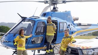 Sonia (esquerda) pertence � brigada do helic�ptero, igual que Paula (centro). Ana traballa na brigada de terra
