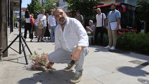 arturo.Roberto Parga,&nbsp;este s&aacute;bado, diante da placa que lembra a Arturo Garc&iacute;a Lagares na Coru&ntilde;a