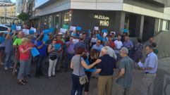 Protesta en Mi�o por las banderas azules