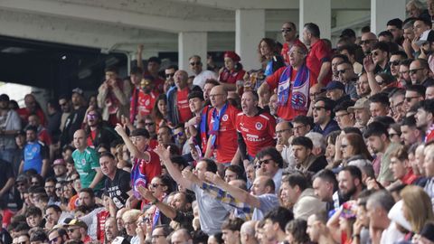 Gradas del estadio de O Couto en un partido de la UD Ourense.
