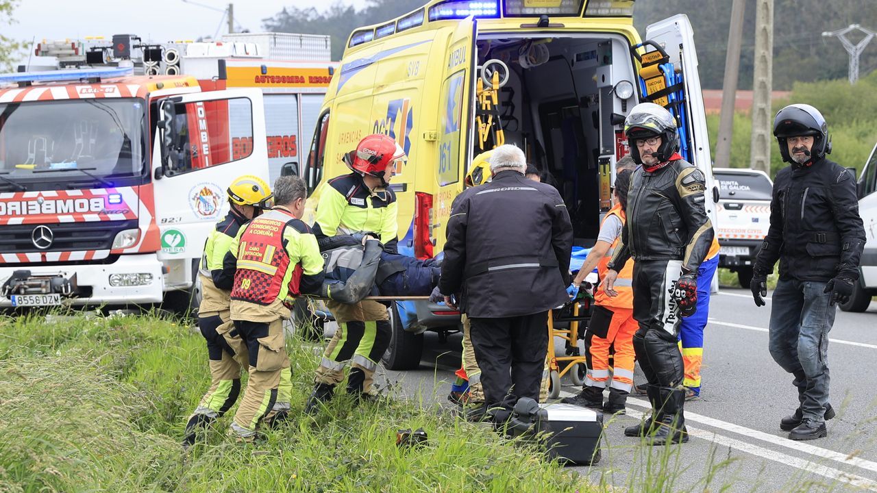 Un motorista resulta herido en una colisión en la AC-552, en Lobelos, Cee