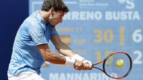  El tenista espa�ol Pablo Carre�o durante el partido de octavos de final que juega contra el franc�s Adrian Mannarino, durante los octavos de final del Barcelona Open BancSabadell-Trofeo Conde de God�
