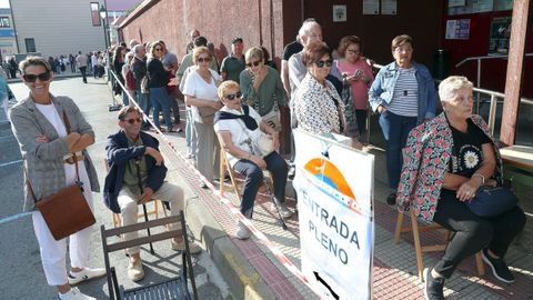 PLENO MOCION DE CENSURA EN EL CONCELLO DE RIBEIRA, DONDE LUIS PEREZ BARRAL ALCALDE DEL BNG CEDE EL BASTON DE MANDO A LA NUEVA ALCALDESA MARIA JOSE SAMPEDRO CANDIDATA DEL PP, PRIMERA MUJER EN ESTE PUESTO.