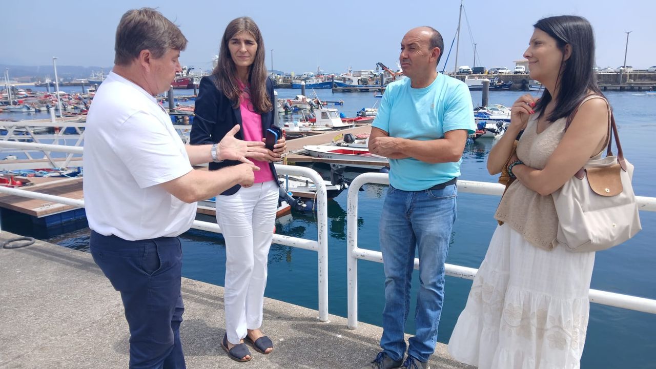 Natalia Botana evalúa las prioridades del puerto de Ribeira en su primera visita institucional
