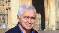  F. Javier Fern�ndez Conde, en la Plaza de la Catedral.