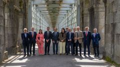 Asistentes al acto conmemorativo en el puente de Pelayo Mancebo durante la celebraci�n del 25 aniversario de la colaboraci�n entre entidades profesionales de Galicia y Portugal.