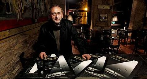 Suso Pais invita a los compostelanos a debatir sobre cualquier tema en su local.