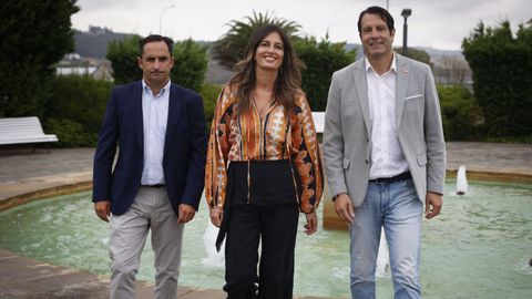 Mart�n Mart�nez, xerente de Seaga, Natalia Prieto, directora xeral de Administraci�n Local, e Marcos Ara�jo, xerente da Axega