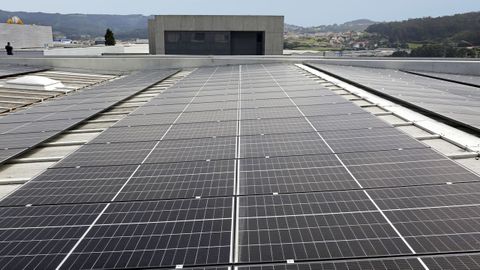 La instalacin en la cubierta del edificio de redaccin, con la Fundacin al fondo