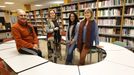 Parte del equipo de convivencia del instituto Snchez Cantn de Pontevedra, en la biblioteca del centro.