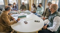 Reuni�n de la junta de �rea en la que Jorge Pumar anunci� el proyecto de rutas de senderismo.