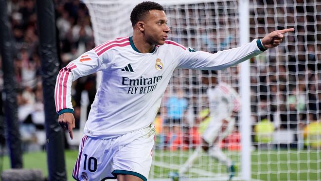 Mbapp�, celebrando su gol al Sevilla.
