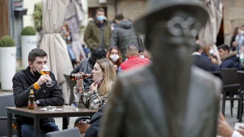 Terrazas llenas en la zona vieja de Pontevedra